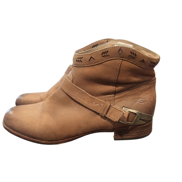 UGG Shoes - UGG Australia Austin Western Ankle Boota Booties Size 8